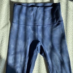 FREE SHIP!🚛Lululemon wunder train 25” in blue diamond dye size 6